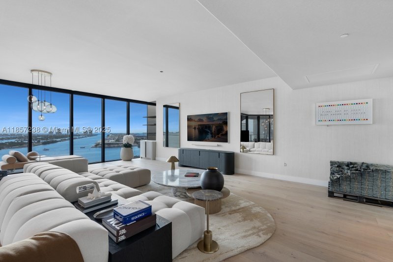 Comprar apartamento en One Thousand Museum 2402