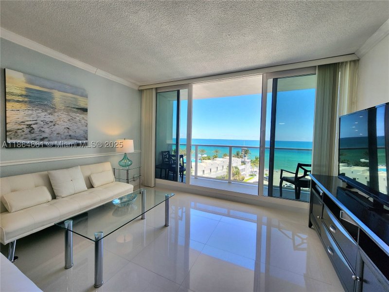 Apartment for rent at Alexander Towers 707