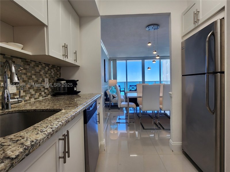 Apartment for rent at Alexander Towers 707