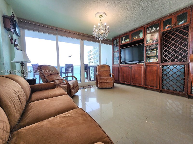 Apartment for rent at Alexander Towers 1006