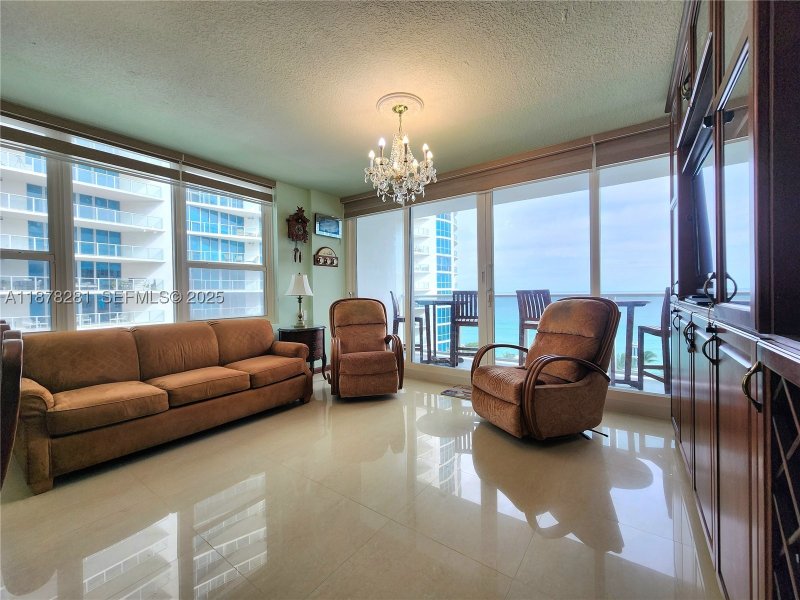 Apartment for rent at Alexander Towers 1006
