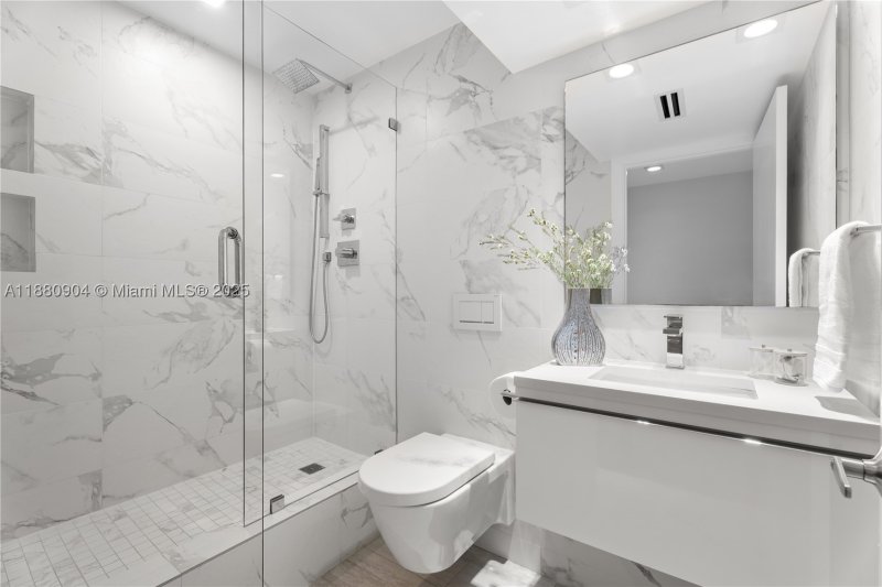 Comprar apartamento en Roney Palace 1523-24