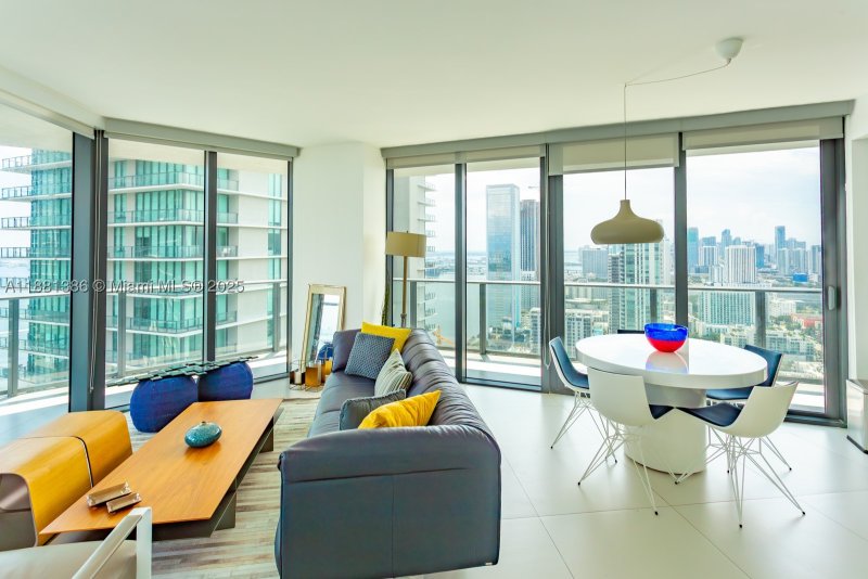 Condo for sale at Paraiso Bayviews 3906