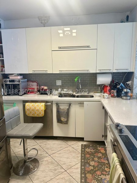Condo for sale at Imperial Towers PH-6