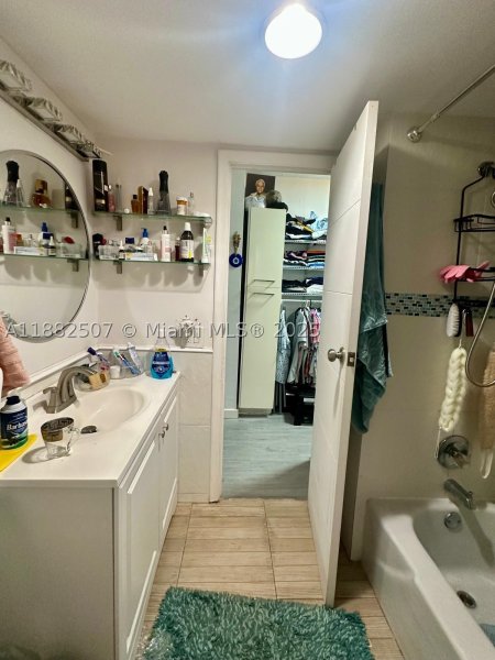 Condo for sale at Imperial Towers PH-6