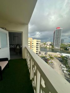 Comprar apartamento no Imperial Towers PH-6