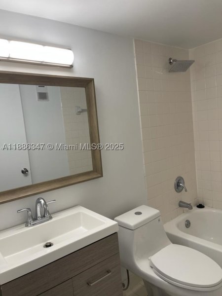 Condo for sale at Isola Brickell Key 1511
