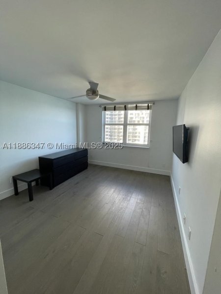 Condo for sale at Isola Brickell Key 1511