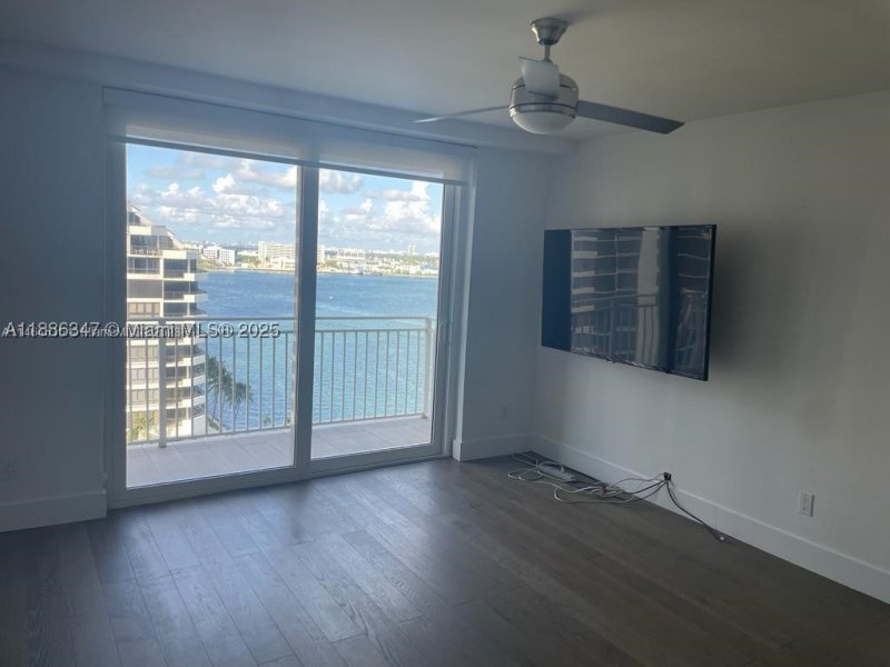 Condo for sale at Isola Brickell Key 1511