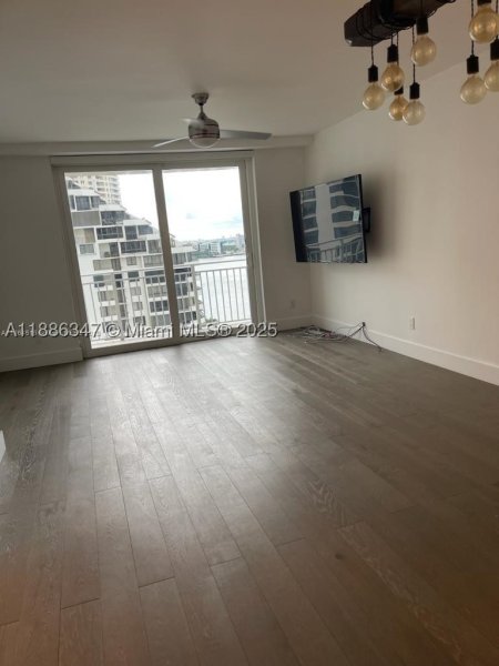 Condo for sale at Isola Brickell Key 1511