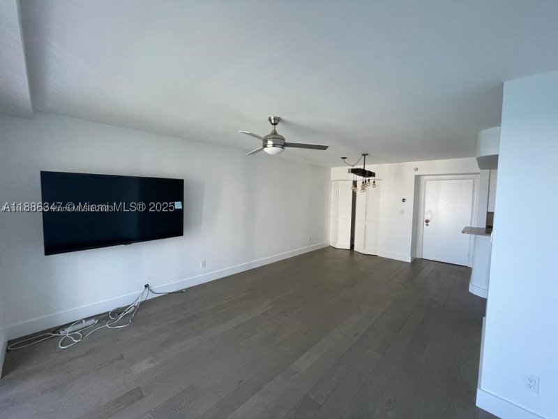 Condo for sale at Isola Brickell Key 1511
