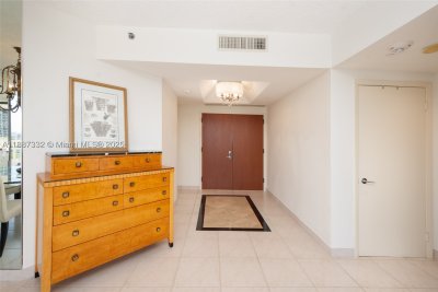 Comprar apartamento no 2000 Williams Island 1002