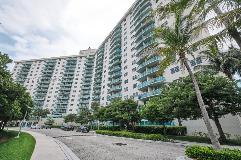 Condo for sale at Ocean Reserve 407