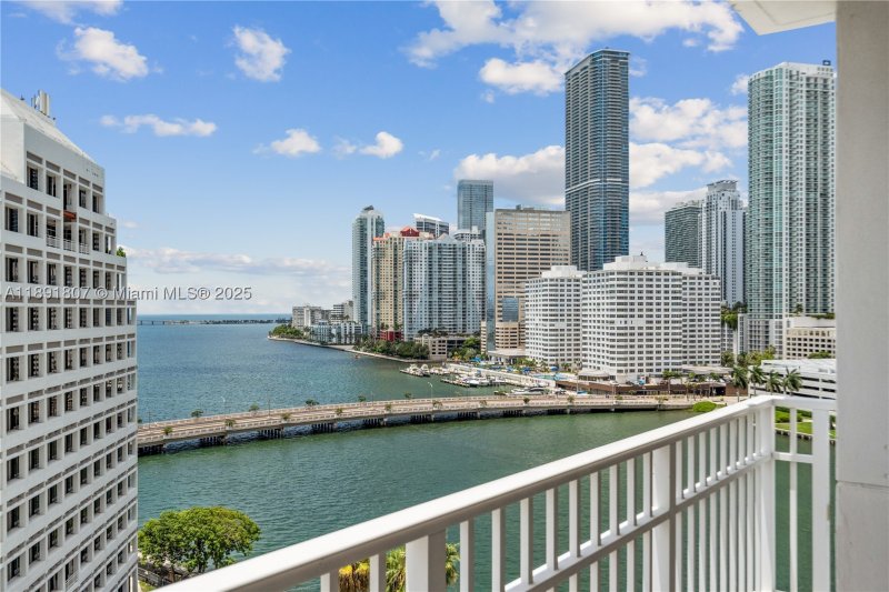 Condo for sale at Courvoisier Courts 1411
