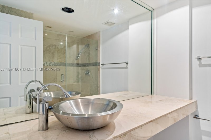 Condo for sale at Courvoisier Courts 1411