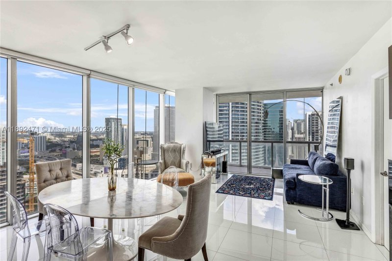 Condo for sale at Icon Brickell Tower I 4015