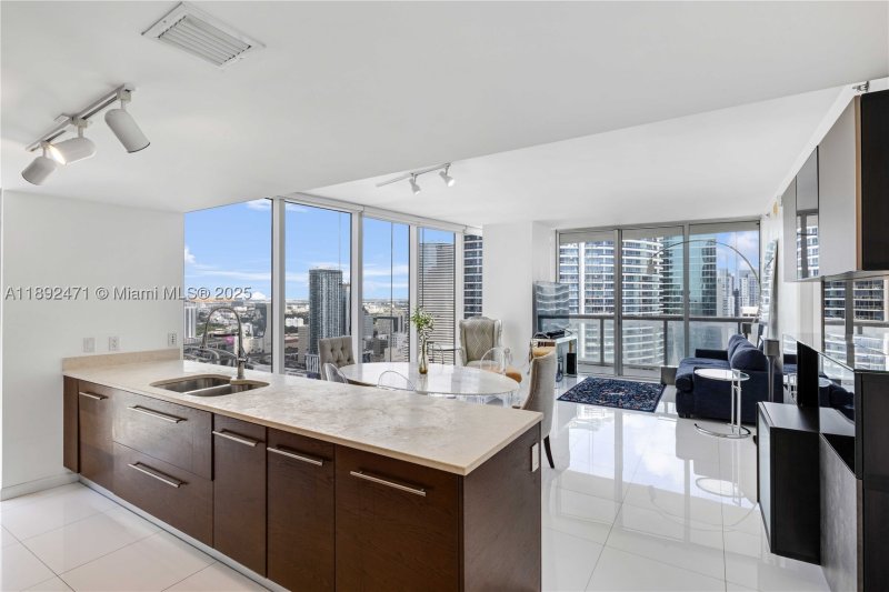 Condo for sale at Icon Brickell Tower I 4015