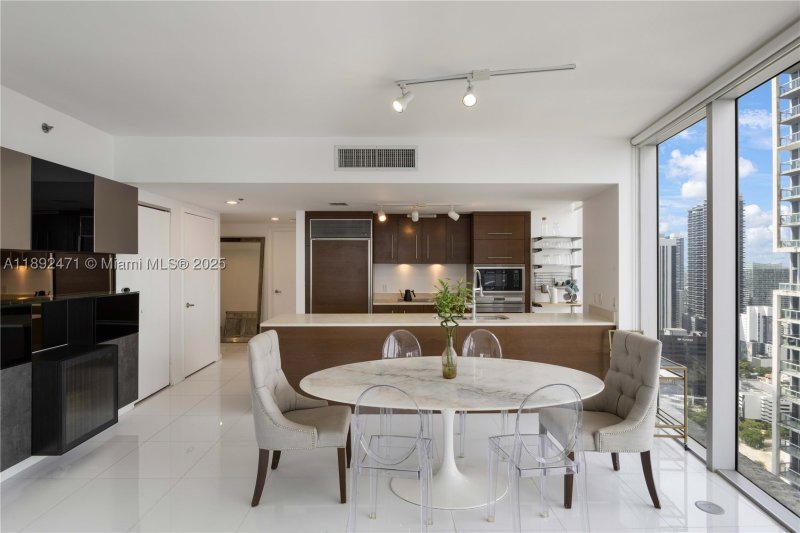 Condo for sale at Icon Brickell Tower I 4015