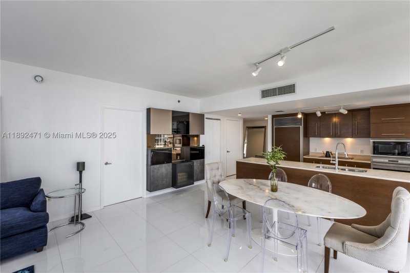 Condo for sale at Icon Brickell Tower I 4015