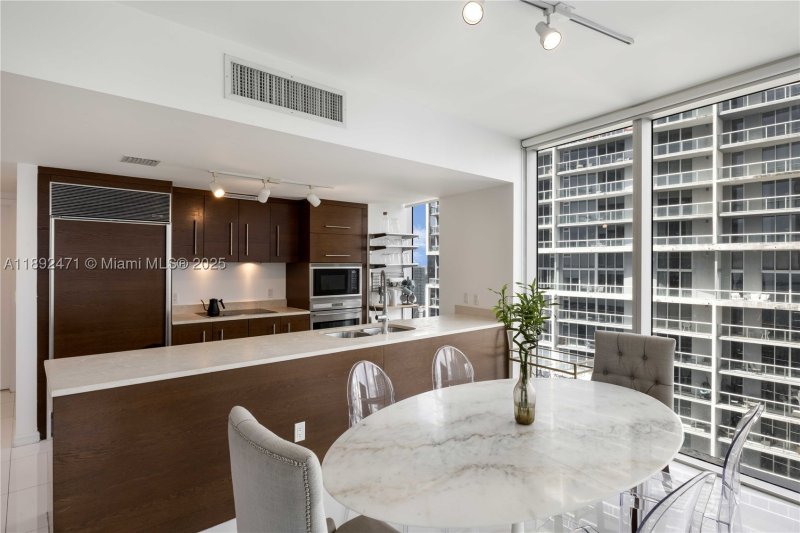 Condo for sale at Icon Brickell Tower I 4015