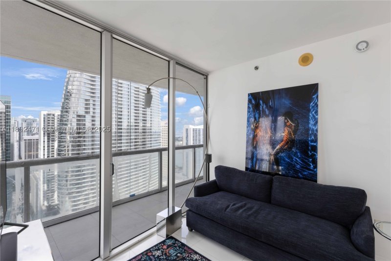 Condo for sale at Icon Brickell Tower I 4015