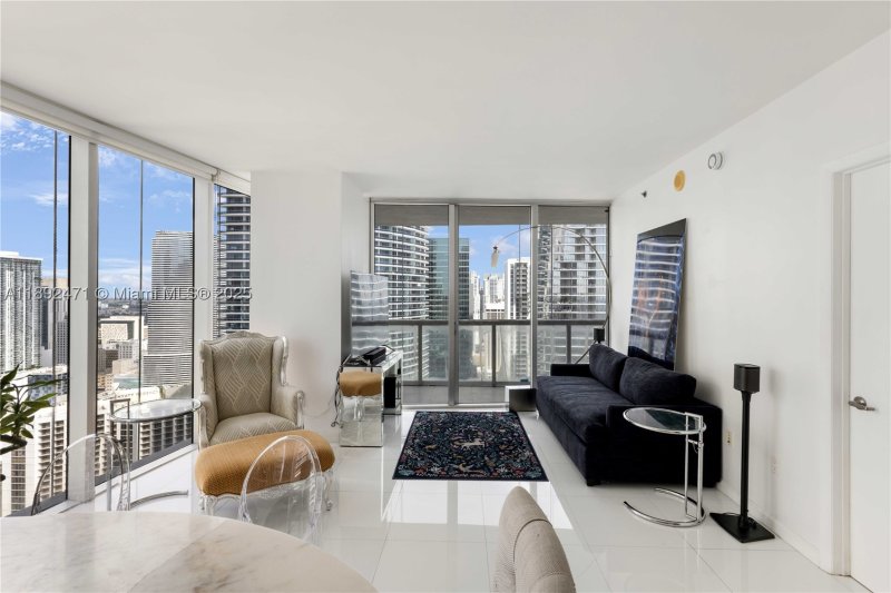 Condo for sale at Icon Brickell Tower I 4015