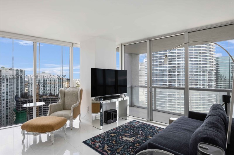 Condo for sale at Icon Brickell Tower I 4015