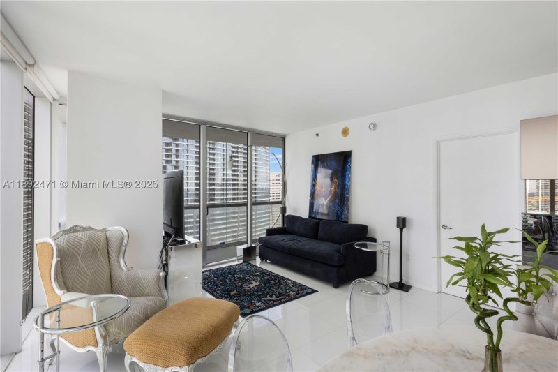 Condo for sale at Icon Brickell Tower I 4015