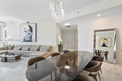 Aluguel de apartamento no Trump Tower One 3507