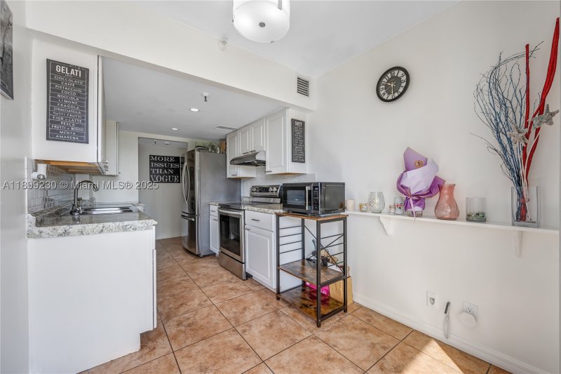 Apartment for rent at Winston Towers 511