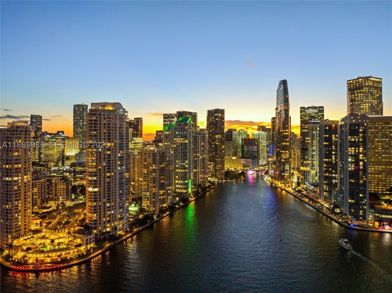 Comprar apartamento en Three Tequesta Point 204