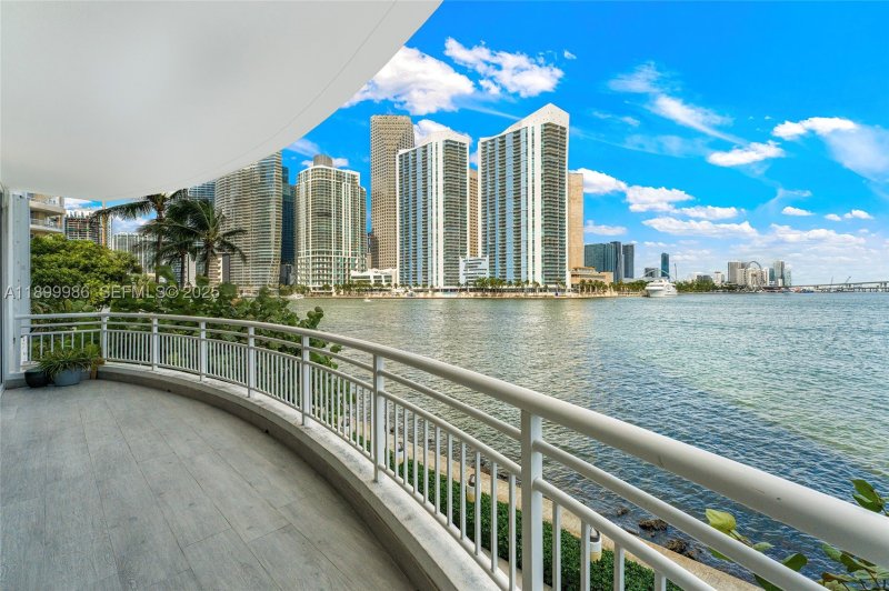 Comprar apartamento en Three Tequesta Point 204