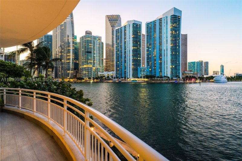 Comprar apartamento en Three Tequesta Point 204