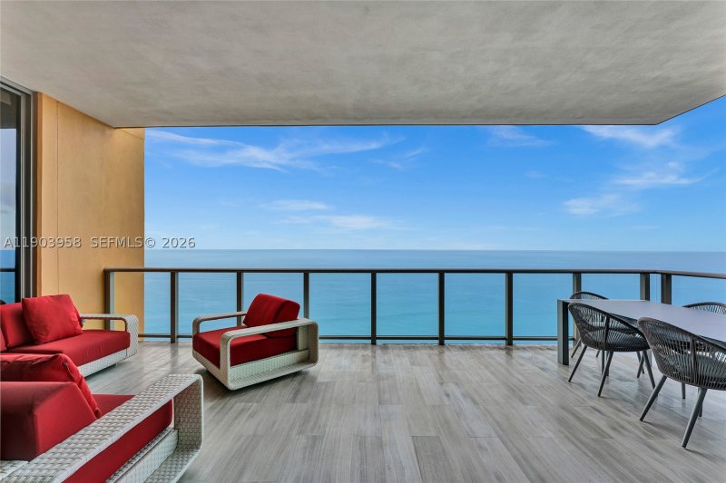 Alquiler de apartamento en Mansions at Acqualina 1402