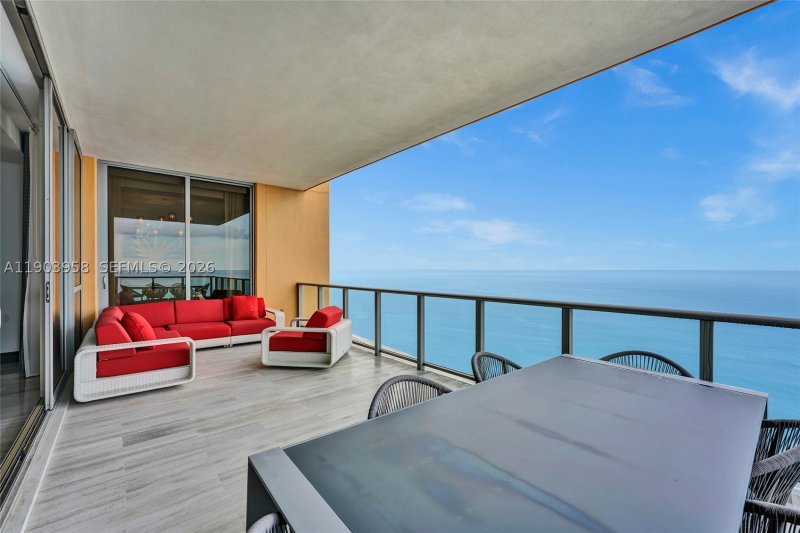 Alquiler de apartamento en Mansions at Acqualina 1402
