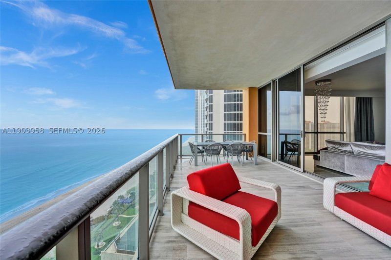 Alquiler de apartamento en Mansions at Acqualina 1402