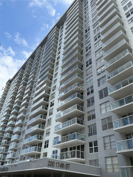 Condo for sale at Winston Towers 409
