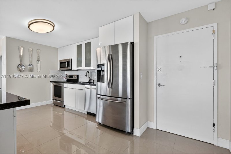 Condo for sale at Burleigh House 705