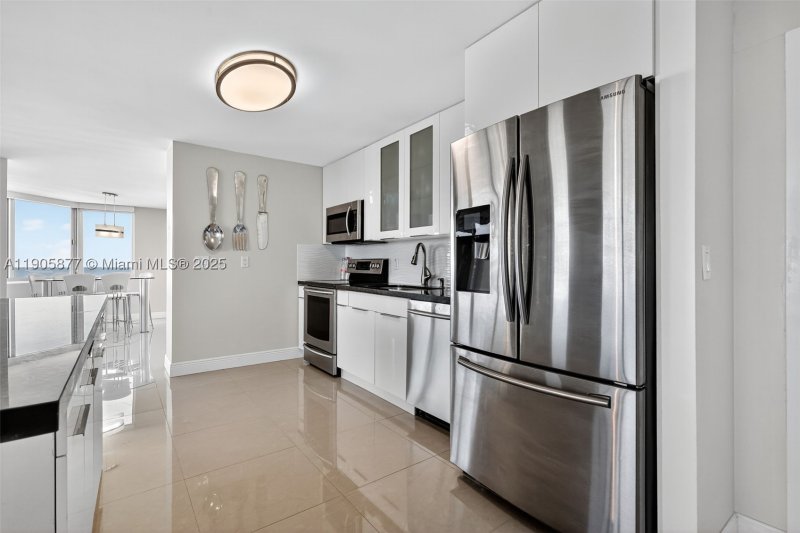 Condo for sale at Burleigh House 705