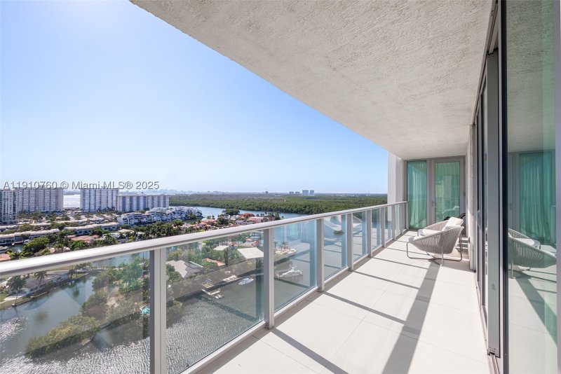 Comprar apartamento en Parque Towers at St. Tropez 5-1908