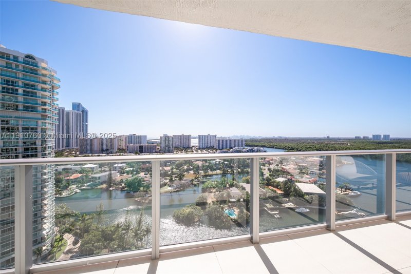 Comprar apartamento en Parque Towers at St. Tropez 5-1908