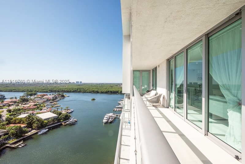 Comprar apartamento en Parque Towers at St. Tropez 5-1908