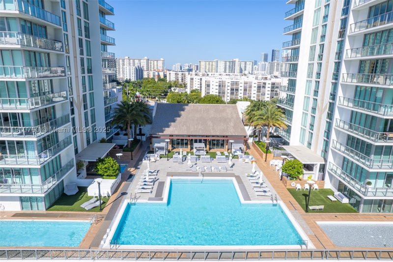 Comprar apartamento en Parque Towers at St. Tropez 5-1908