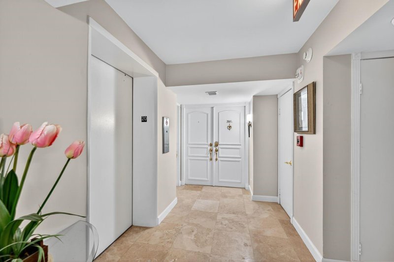 Condo for sale at Plaza South 20-A