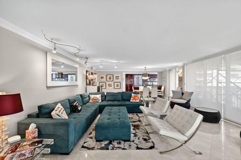 Condo for sale at Plaza South 20-A