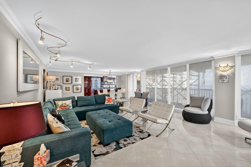 Condo for sale at Plaza South 20-A
