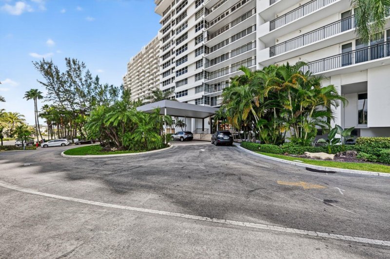 Condo for sale at Plaza South 20-A
