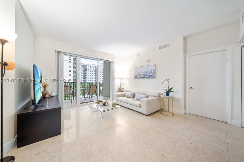 Condo for sale at Turnberry Village South 816