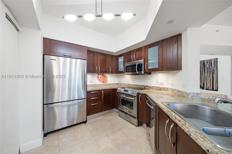 Condo for sale at Turnberry Village South 816