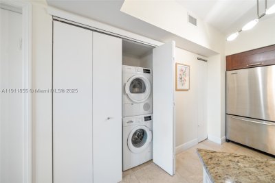 Comprar apartamento no Turnberry Village South 816
